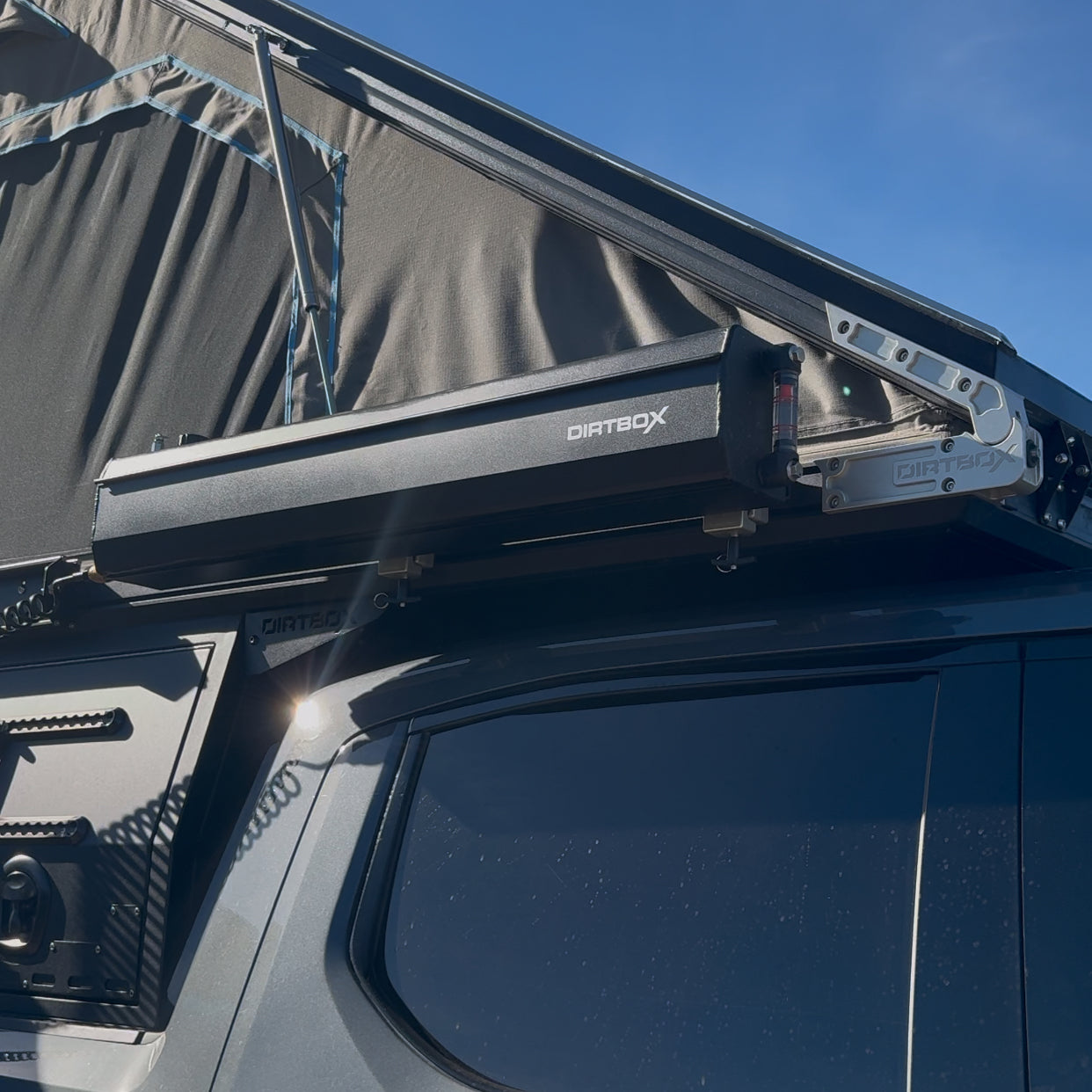 Side Hanging Pressurized Water Tank Dirtbox Overland