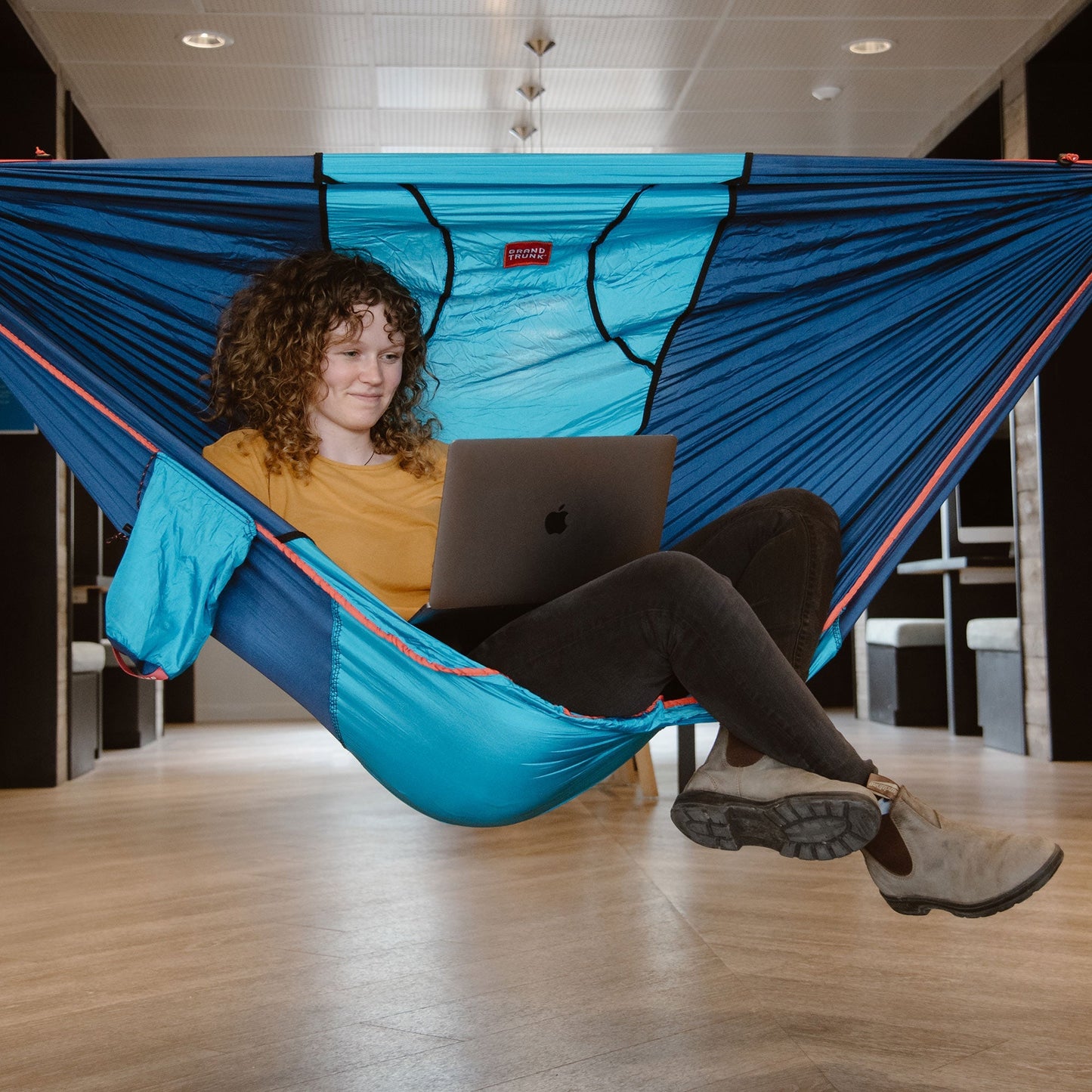 ROVR™ Hanging Chair GrandTrunk