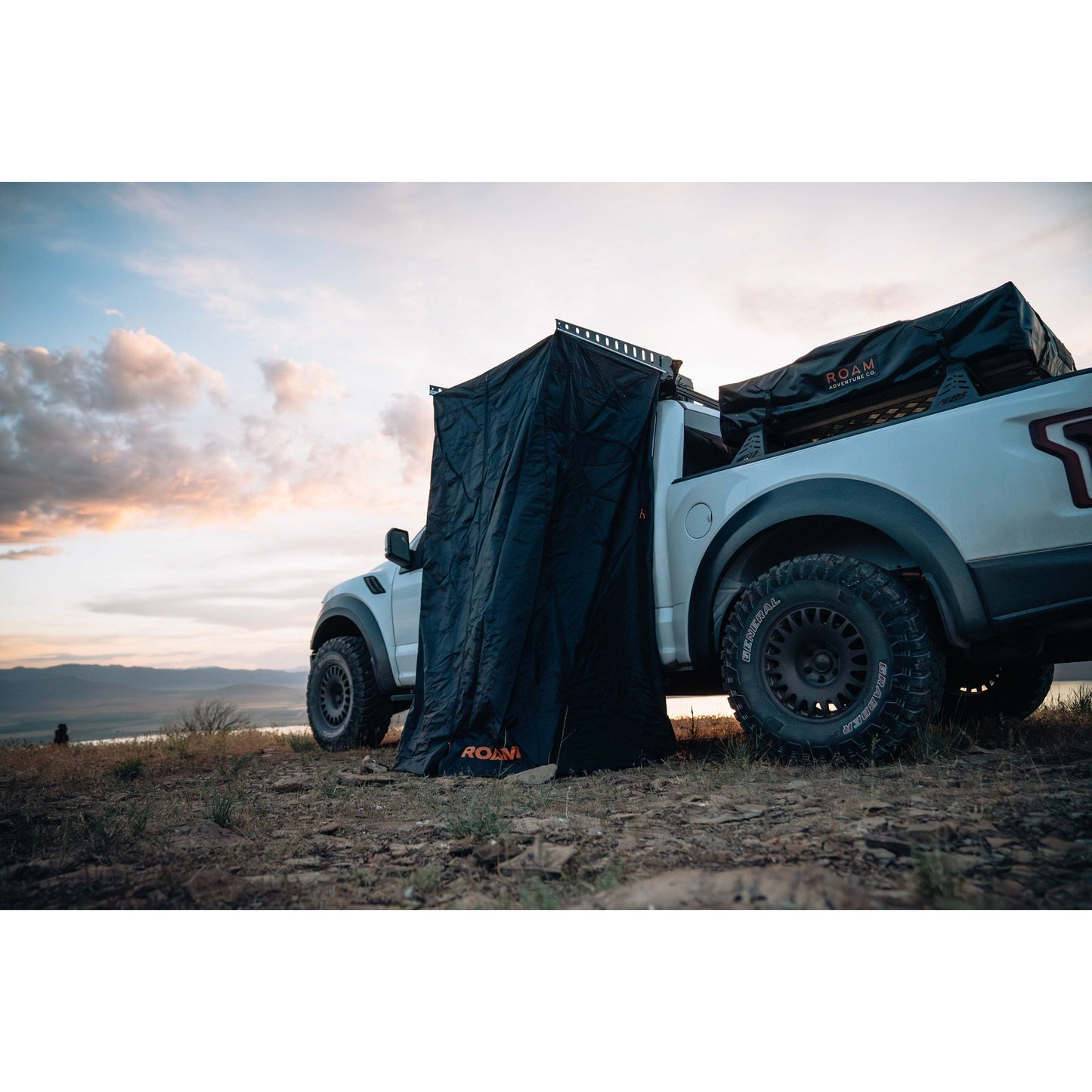 ROAM-AWN-SHOWER-BLK