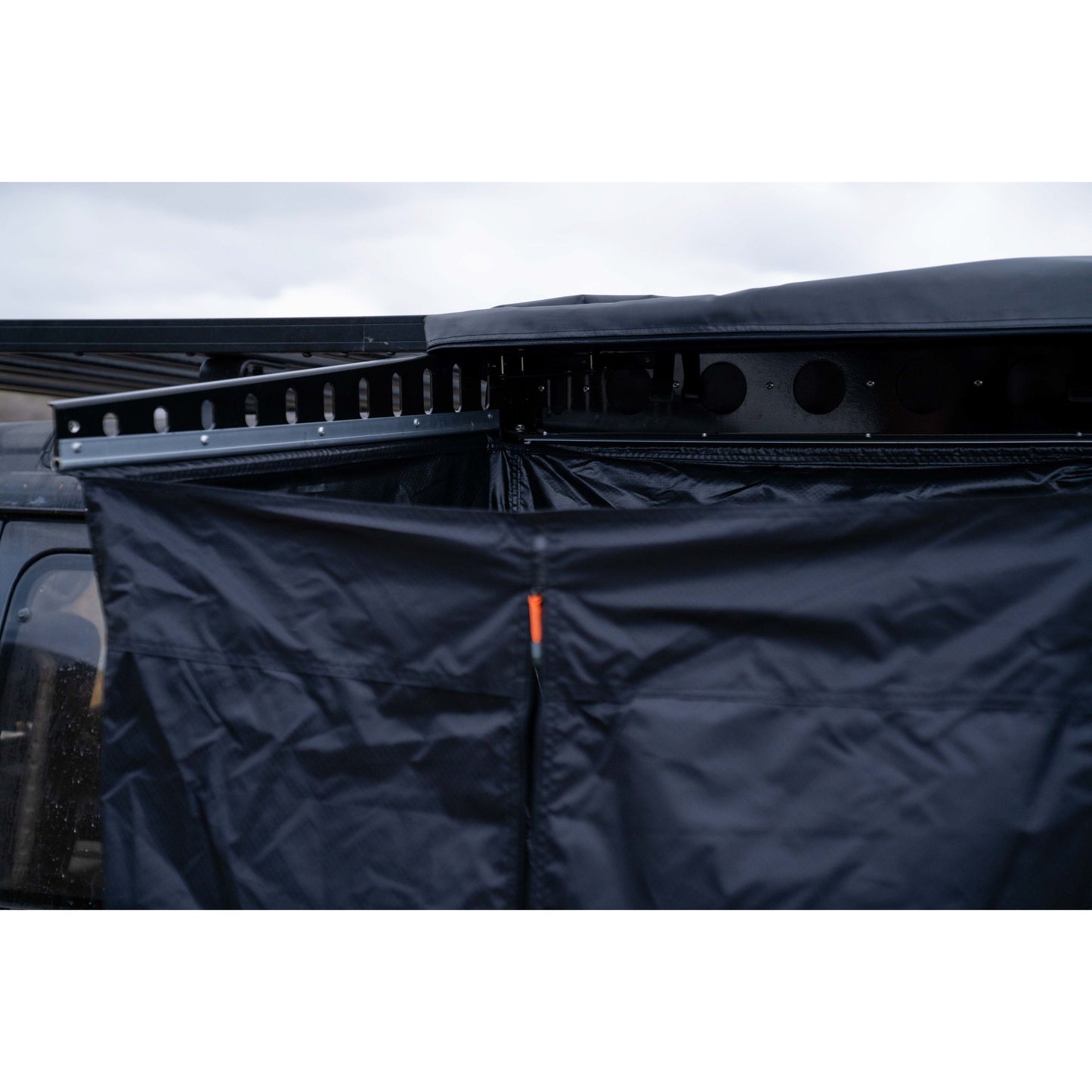 ROAM-AWN-SHOWER-BLK