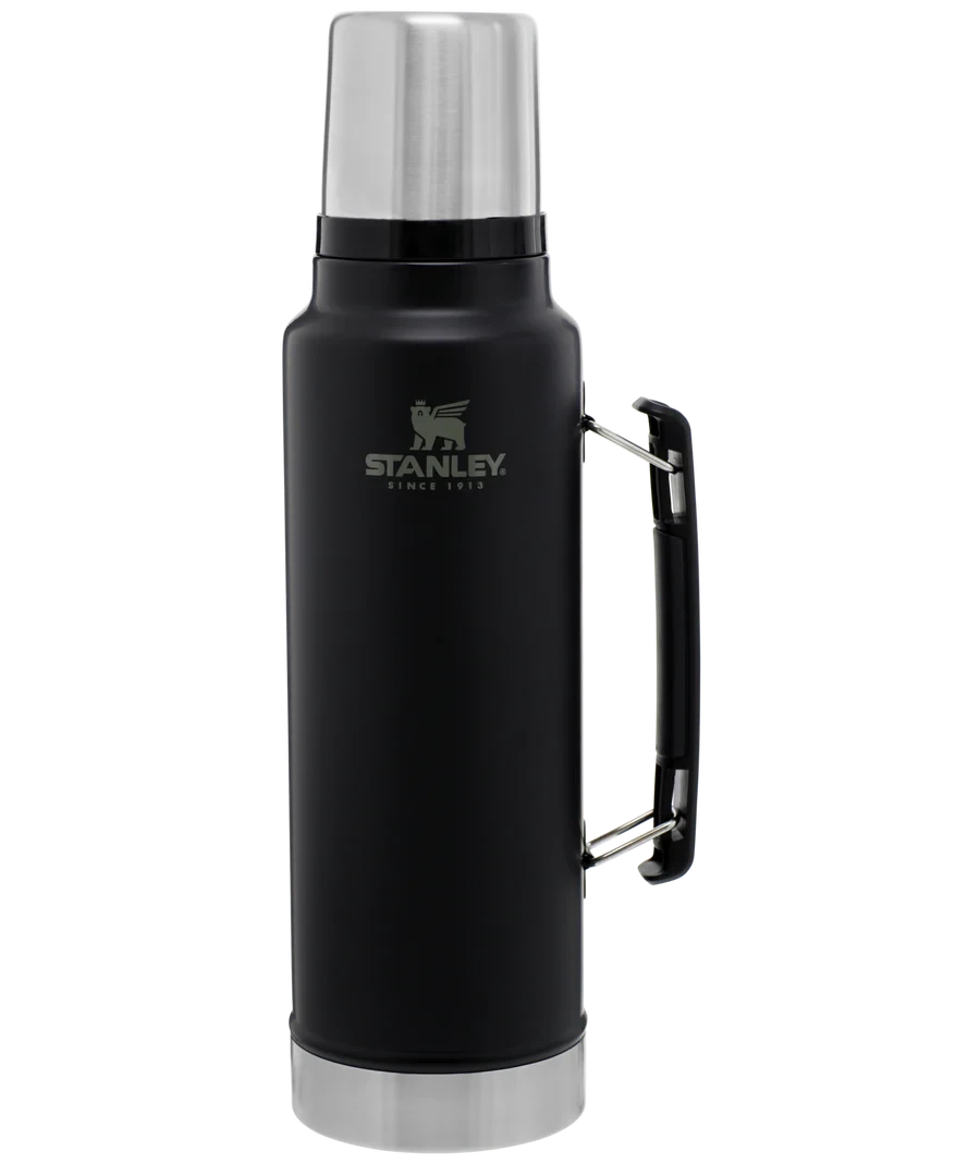 B2B_Web_PNG-Classic-Legendary-Bottle-1-5qt-Matte-Black_900x.webp