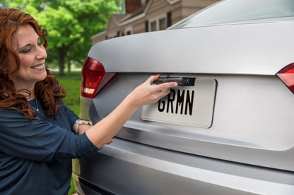 BC™ 40 Wireless Backup Camera with License Plate Mount Garmin