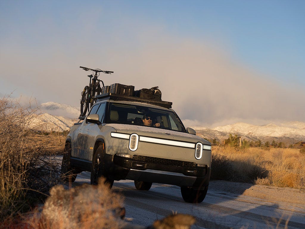 Rivian R1T (2022-Current) Slimline II Roof Rack Kit Front Runner